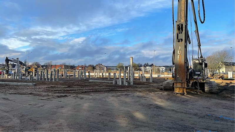 Pålkran vid bygget av parkeringshuset på Nya CSK.