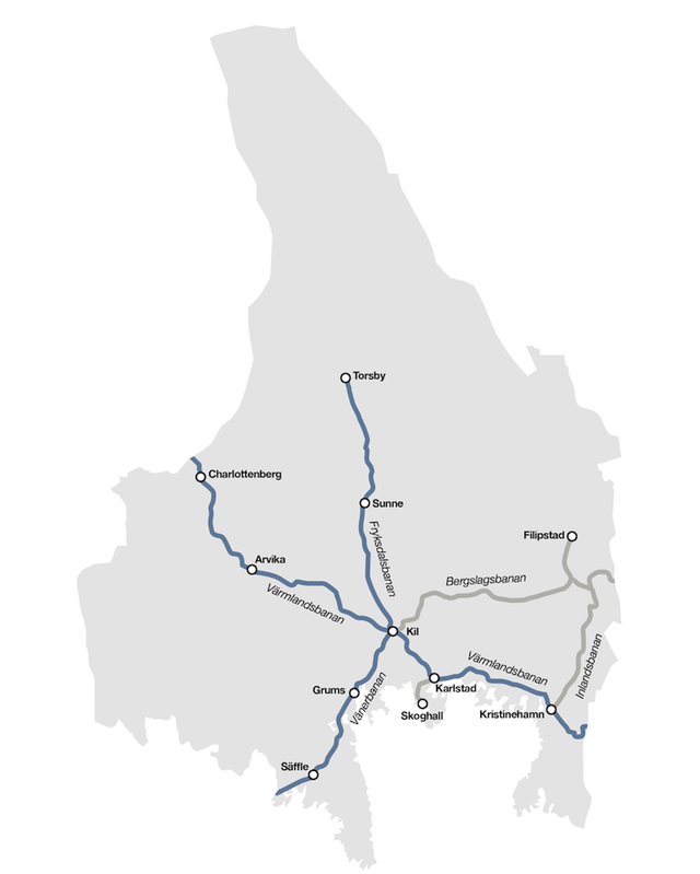 En karta över Värmland där järnvägarna är markerade, de vägar med persontrafik är blå och godstrafik är markerad med grå färg. 